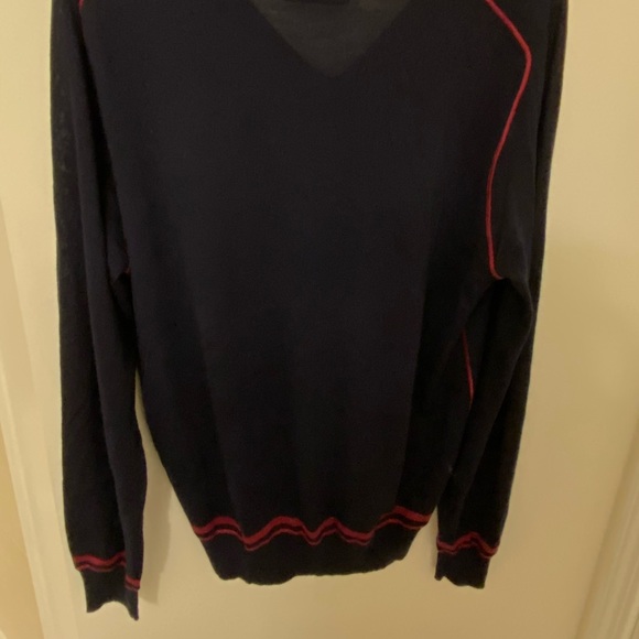 D&G men’s light sweater 
- over the shirt type - Picture 3 of 8